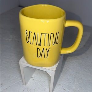 Ray, Dunn yellow large mug, new without tags beautiful day script